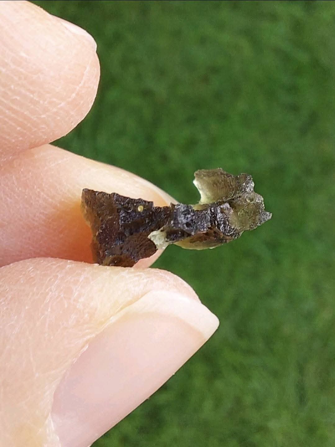 Moldavite Piece, 0.75g, Tektite (Ref: 889a)