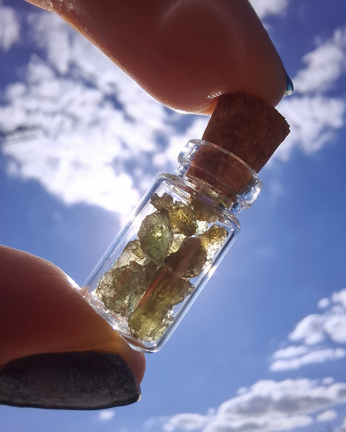 Moldavite Chips (1.00g) in 1ml Bottle, Tektite (Ref: B33)