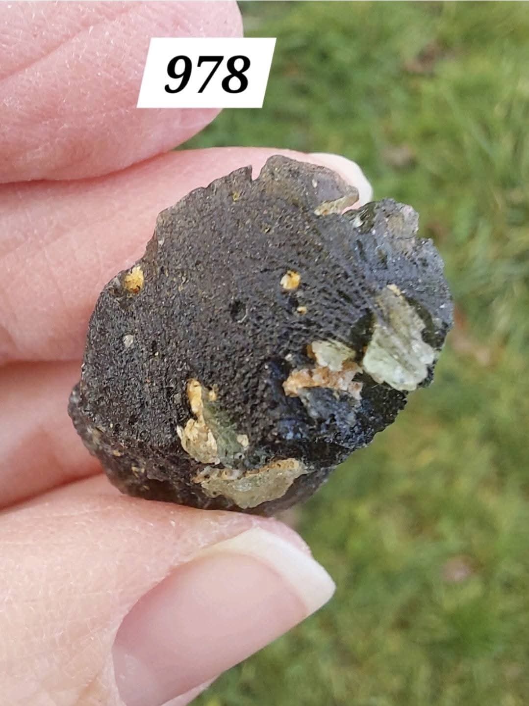 Moldavite Piece, NESMEN HURKA, 8.81g, Tektite (Ref: 978)