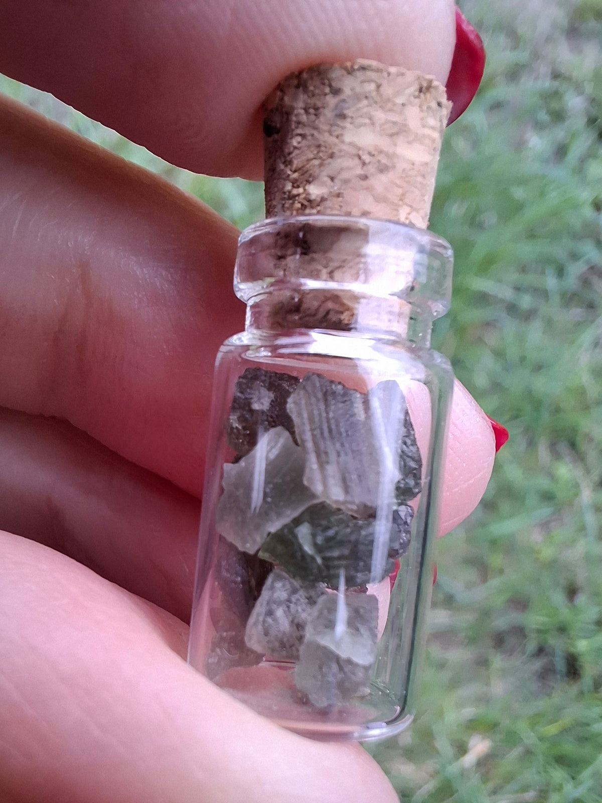 Moldavite Chips (1.00g) in 1ml Bottle, Tektite (Ref: B36)