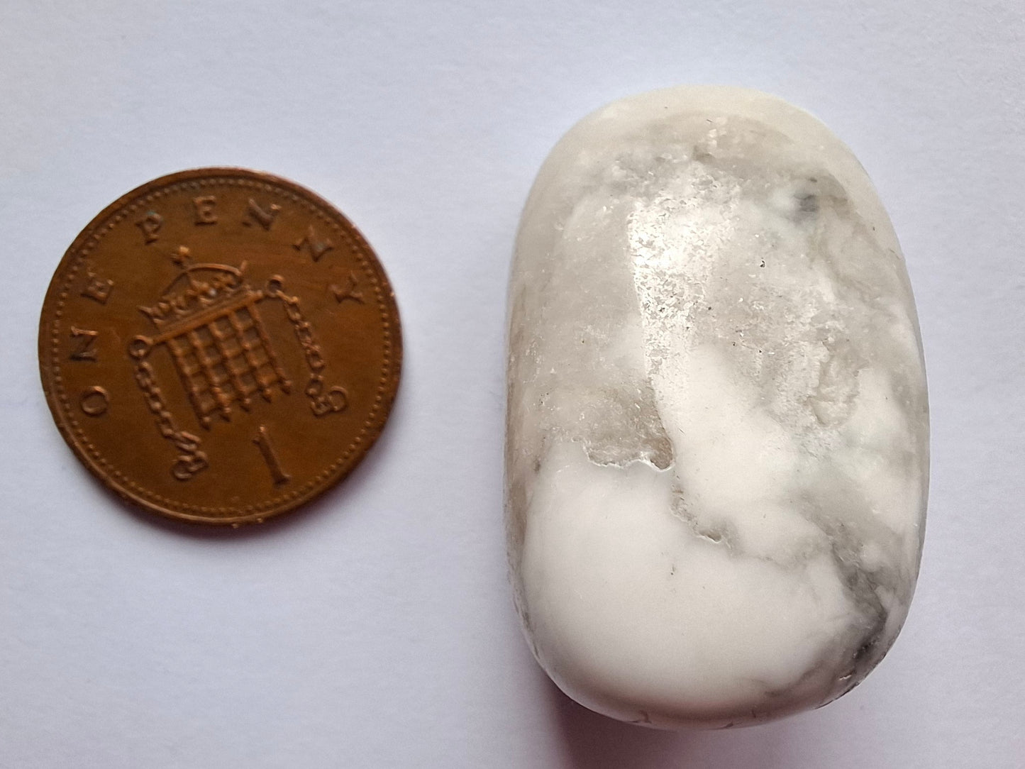 Howlite, Tumble Stone, Crystal (Ref: T43)