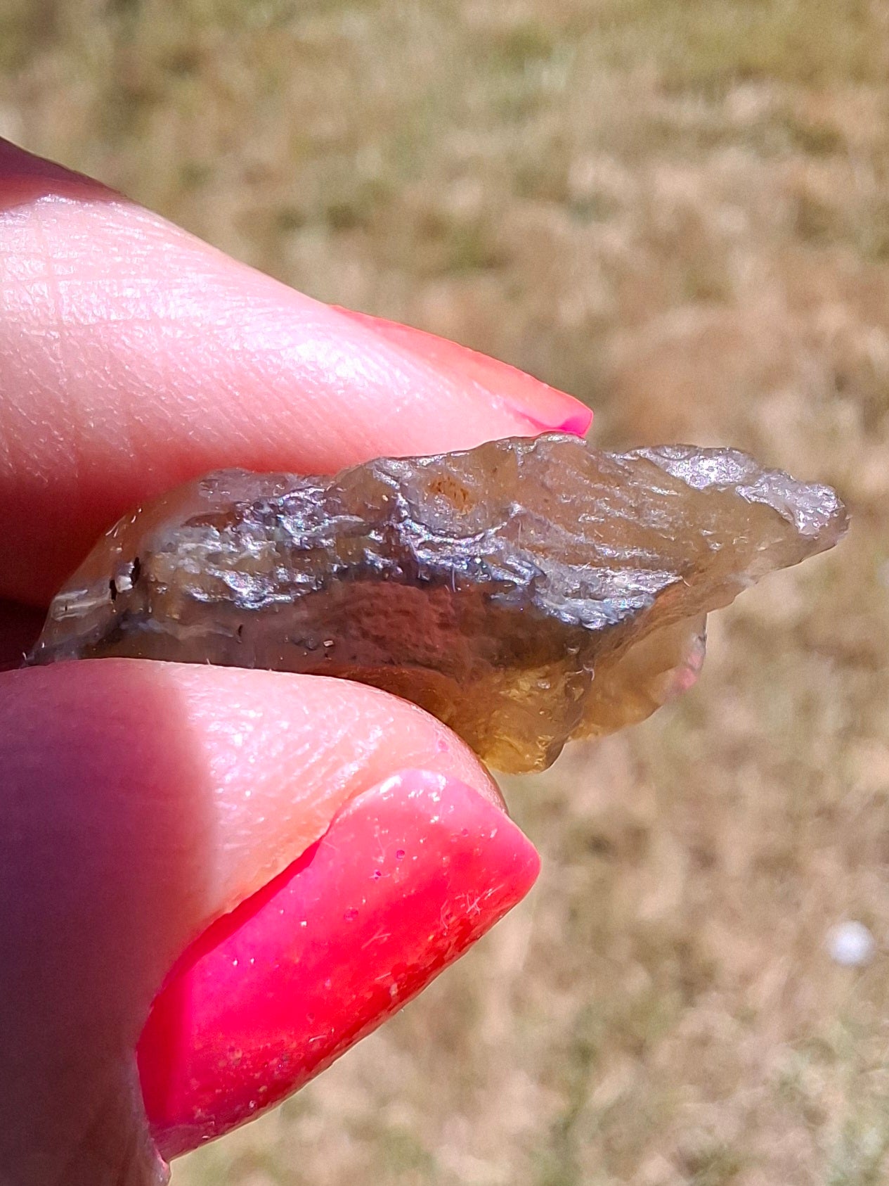 Libyan Desert Glass (darker) piece, 2.88g, Tektite (Ref: L1358)