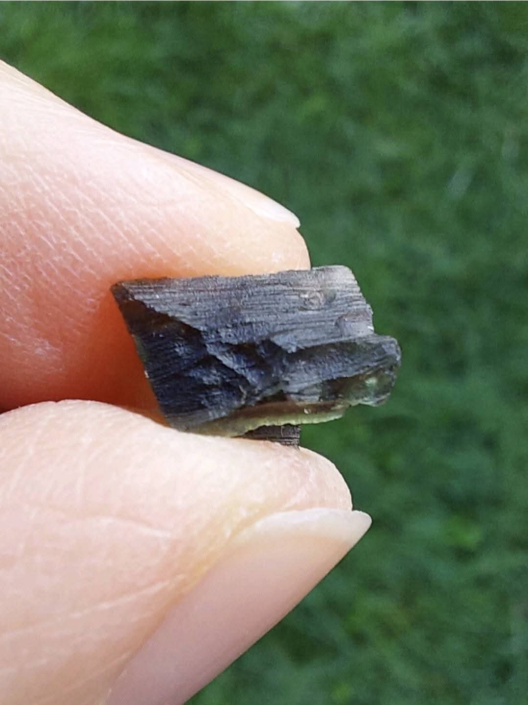 Moldavite Piece, 0.64g, Tektite (Ref: 927)