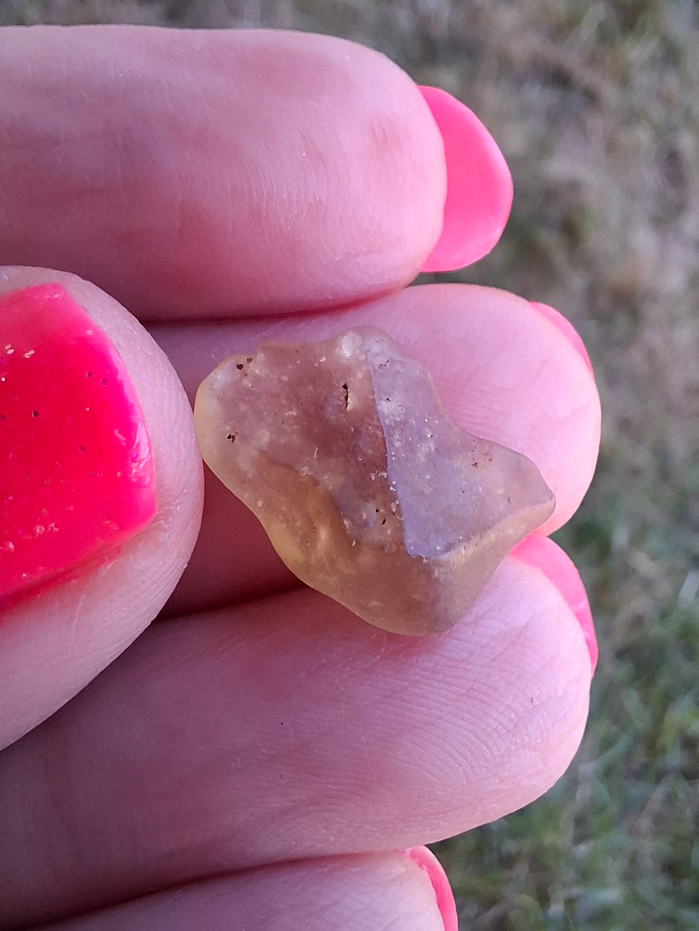 Libyan Desert Glass (darker) Piece, 0.95g, Tektite (Ref: L1363)