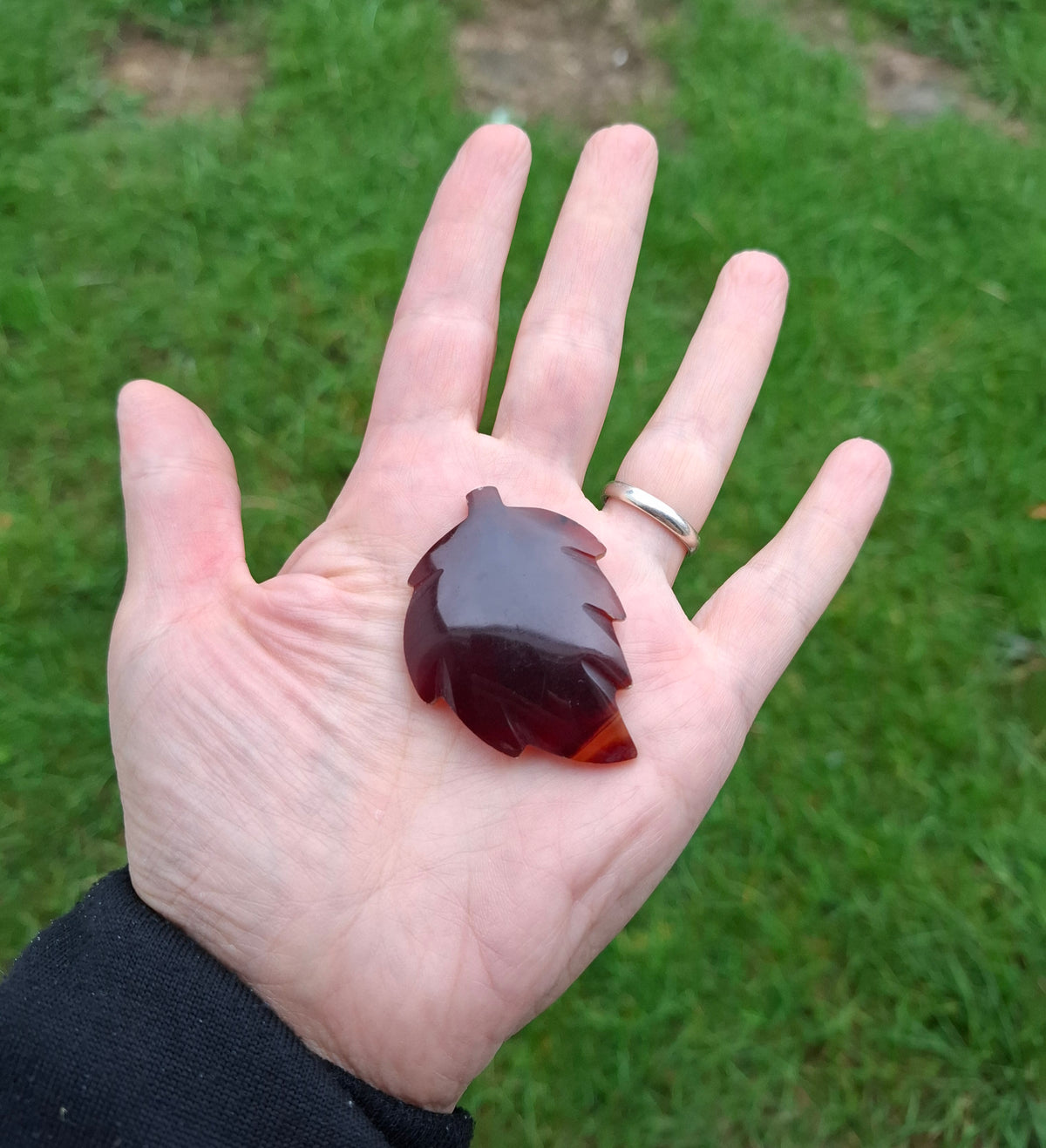 Red Amber Leaf Carving, 7.89g, Fossil (Ref: Leaf4)