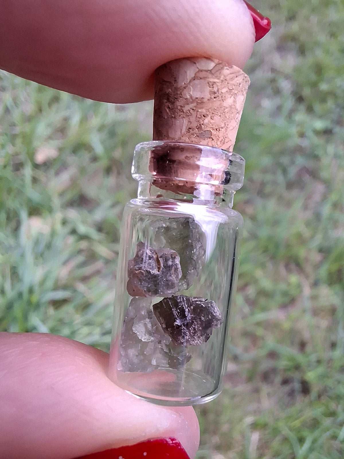 Moldavite Chips (0.50g) in 1ml Bottle, Tektite (Ref: B22)