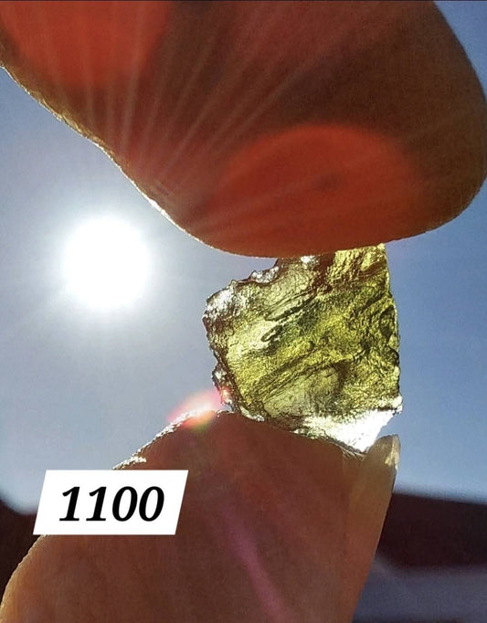 Moldavite Piece, 0.65g, Tektite (Ref: 1100)