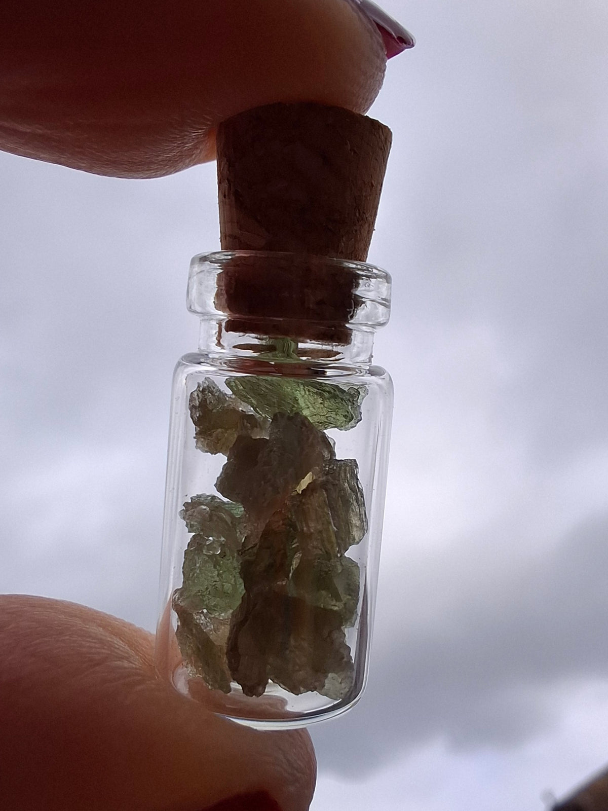Moldavite Chips (1.00g) in 1ml Bottle, Tektite (Ref: B31)