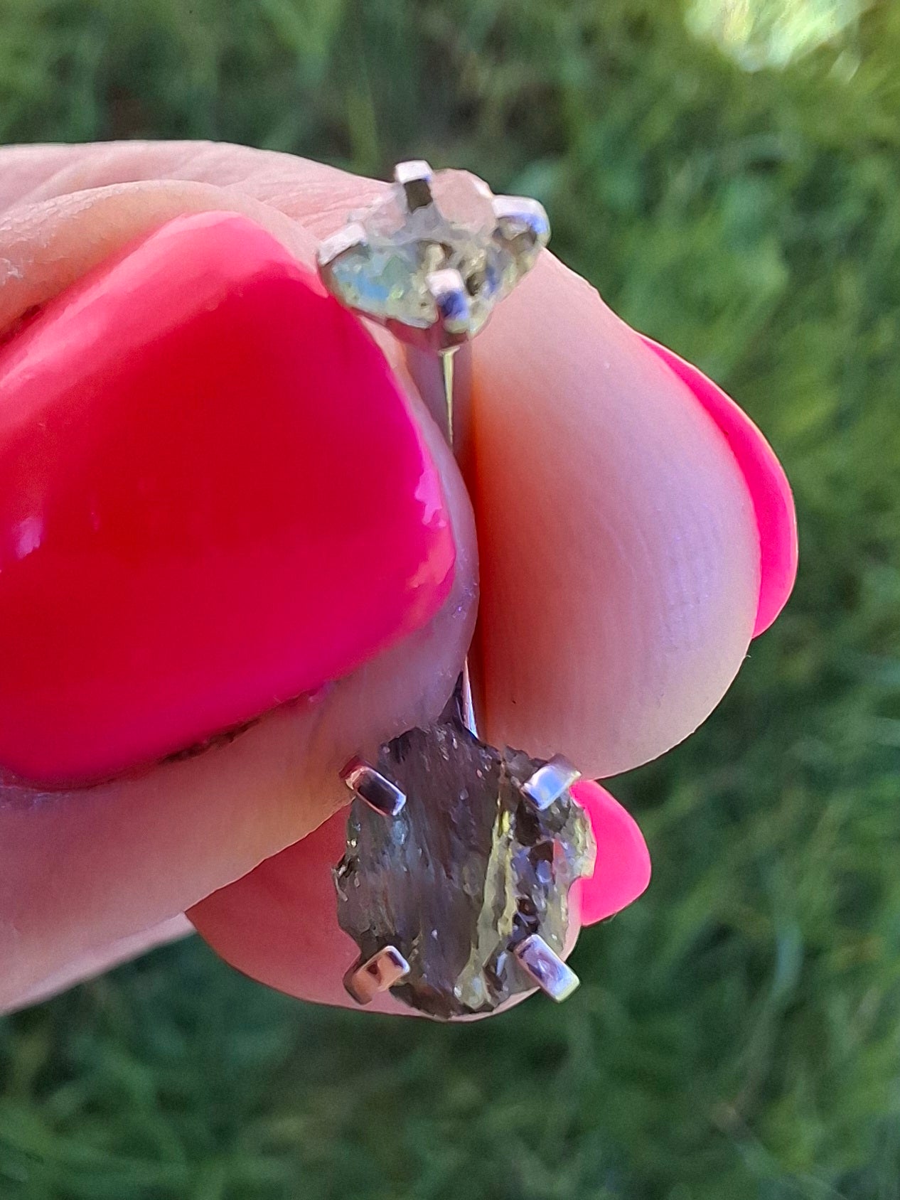 Moldavite (raw) BELLY BAR, 14G, Surgical Steel, Tektite (Ref: BB1)
