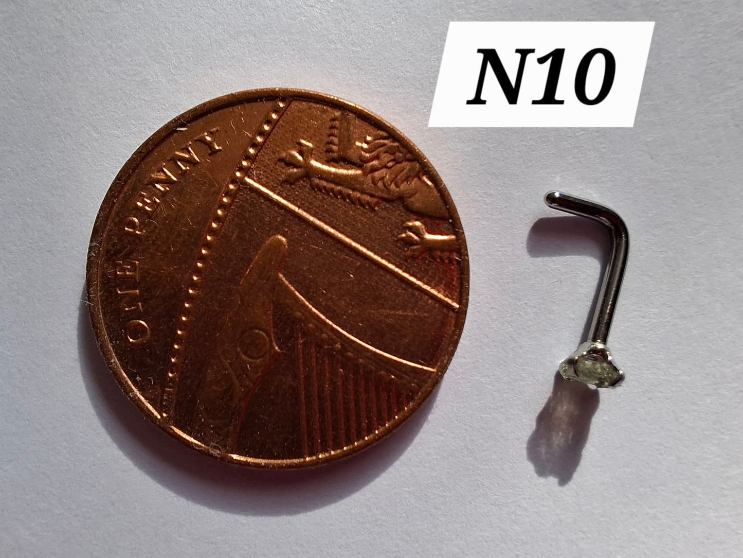 Moldavite (raw) NOSE STUD, 18G, L Shape, Surgical steel, Tektite (Ref: N10)