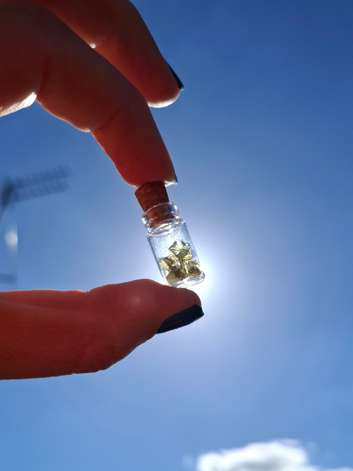 Moldavite Chips (0.50g) in 1ml Bottle, Tektite (Ref: B23)