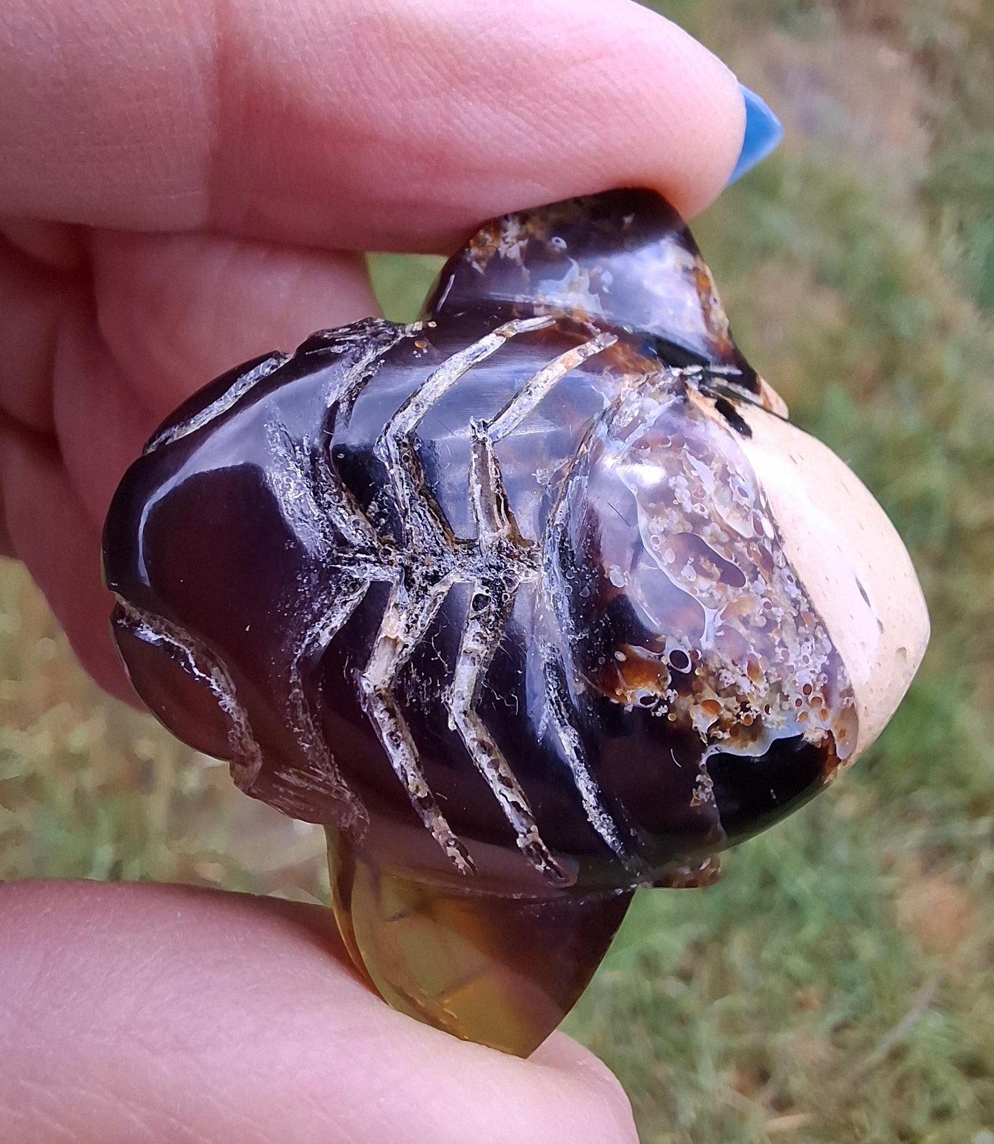Red Amber Honey Bee Carving, 7.00g, Fossil (Ref: Bee31)