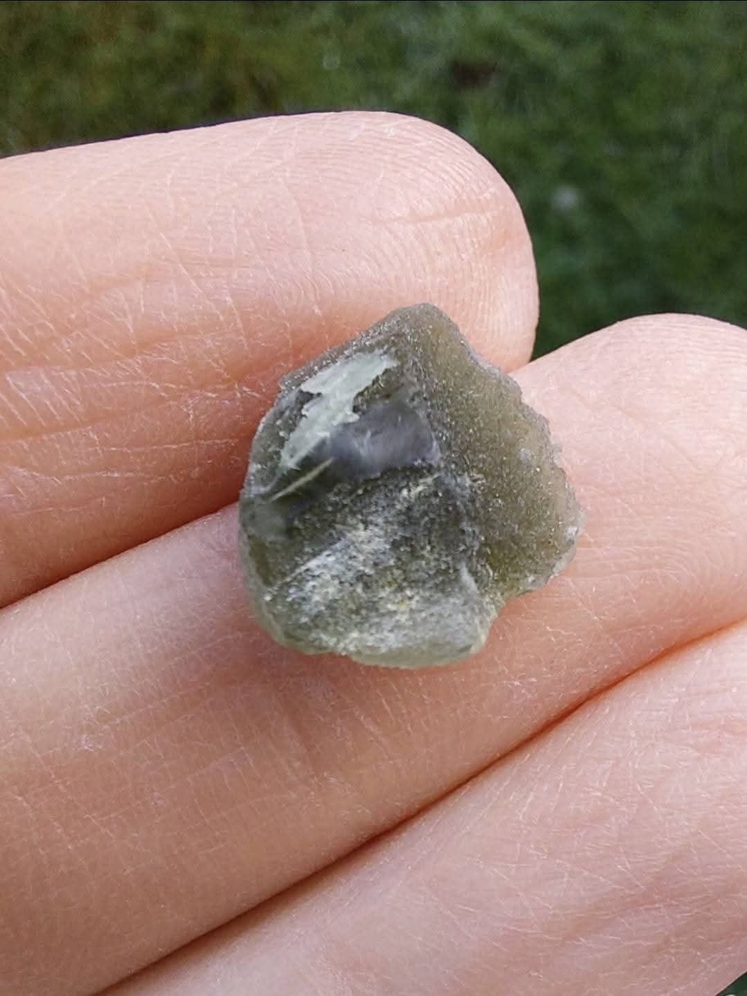 Moldavite Piece, 0.90g, Tektite (Ref: 928)