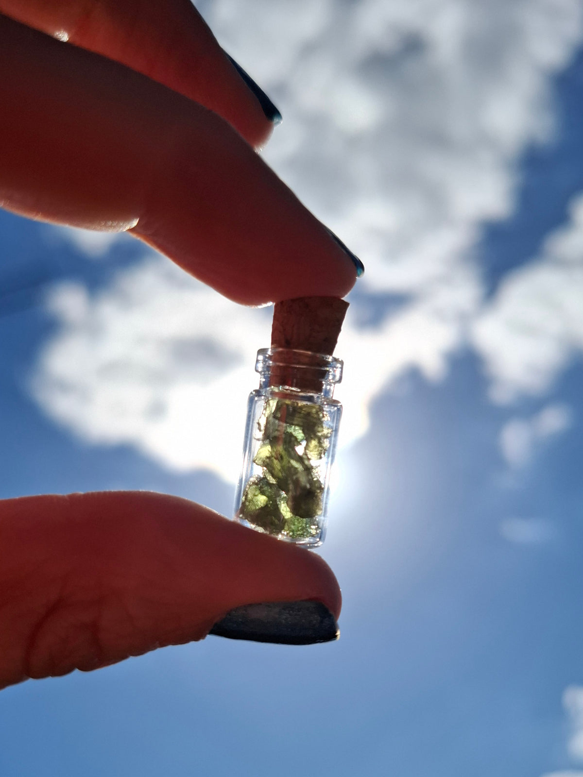 Moldavite Chips (1.00g) in 1ml Bottle, Tektite (Ref: B32)