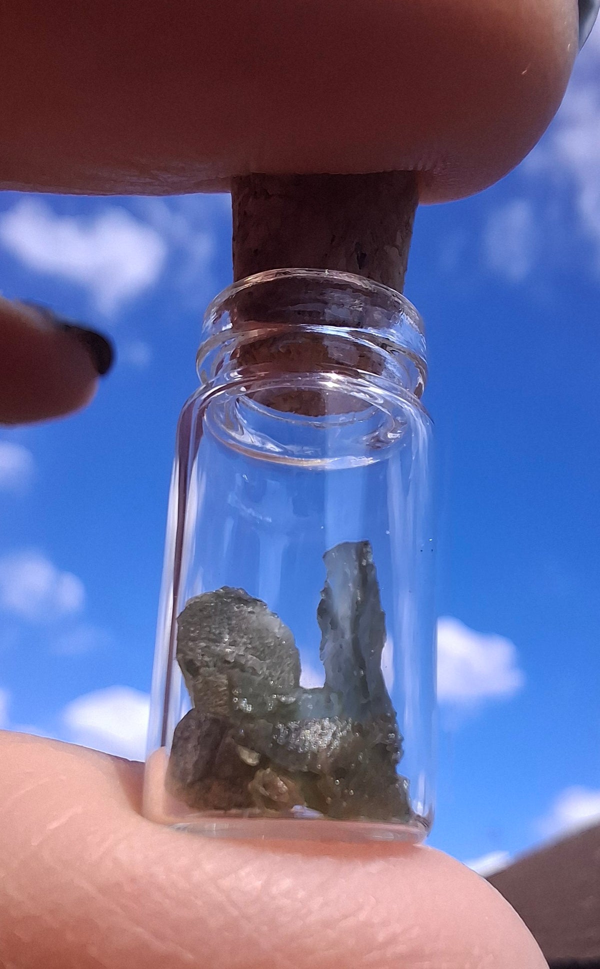 Moldavite chips (0.50g) in 1ml Bottle, Tektite (Ref: B20)