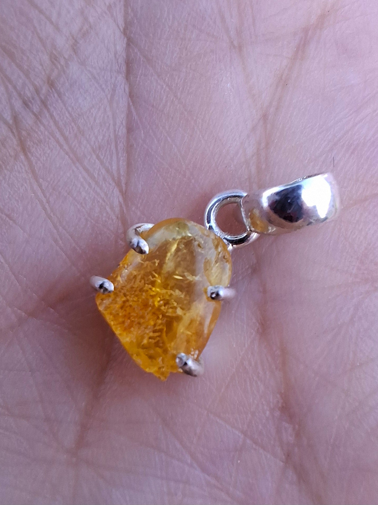 Baltic Amber Pendant, 925 Silver, Fossil (Ref: AP19)