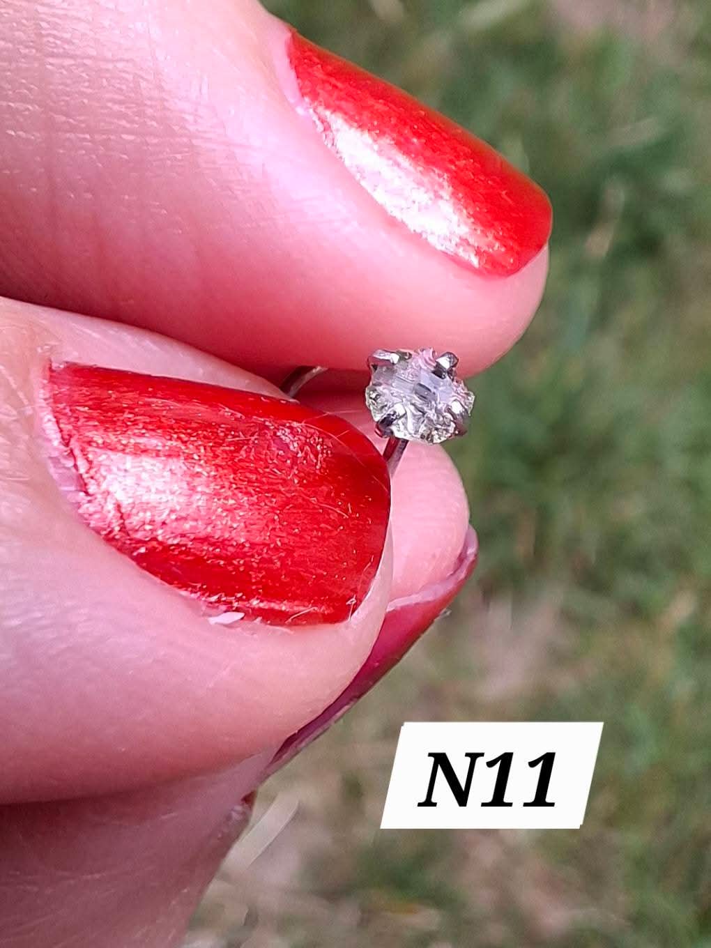 Moldavite (raw) NOSE STUD, 22G, Corkscrew, Surgical steel, Tektite (Ref: N11)