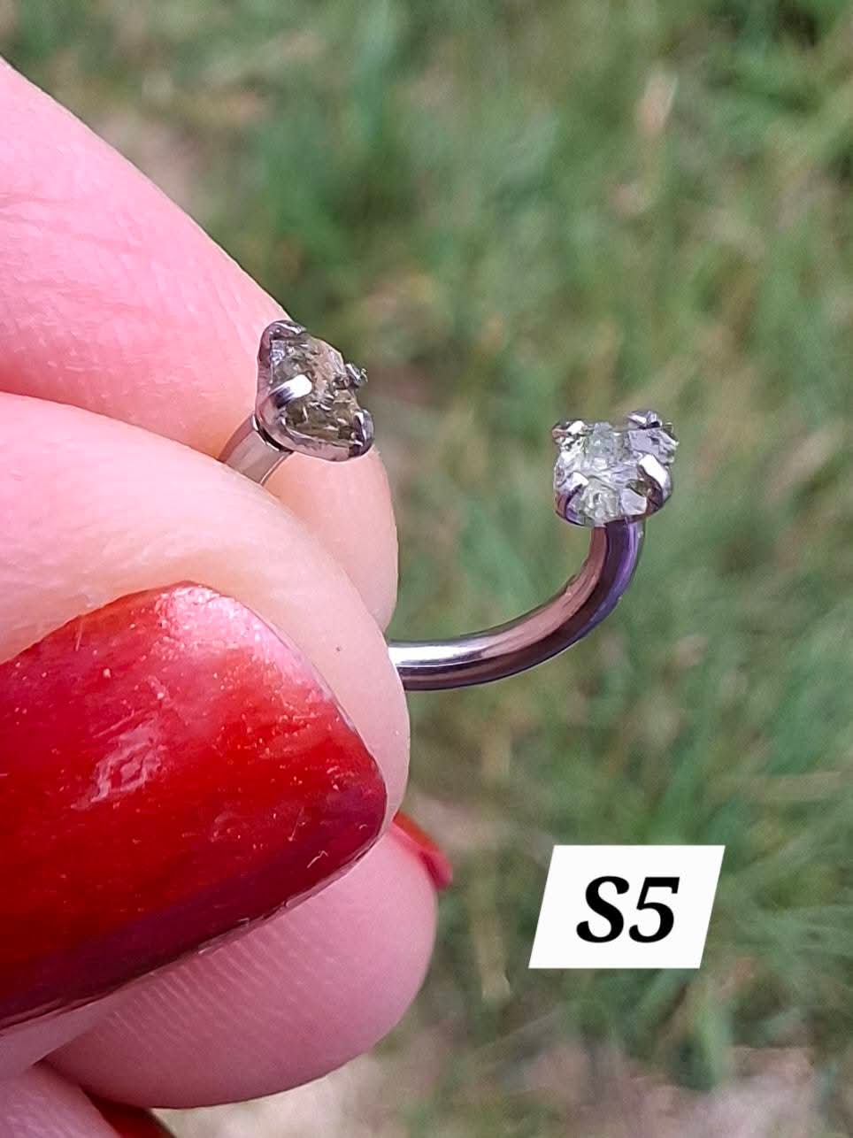 Moldavite (raw) HORSESHOE SEPTUM RING, 16G, Surgical steel, Tektite (Ref: S5)