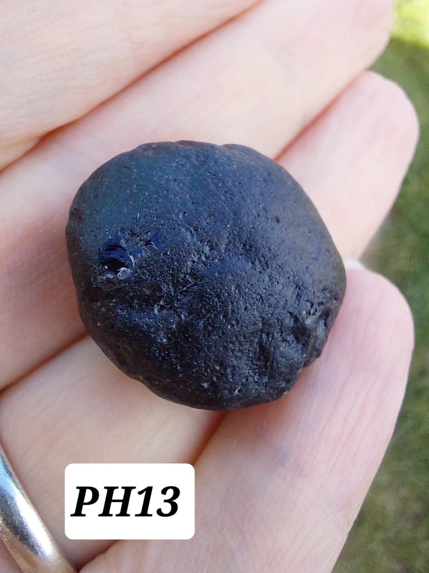 Philippinite (Rizalite), 9.24g, Tektite