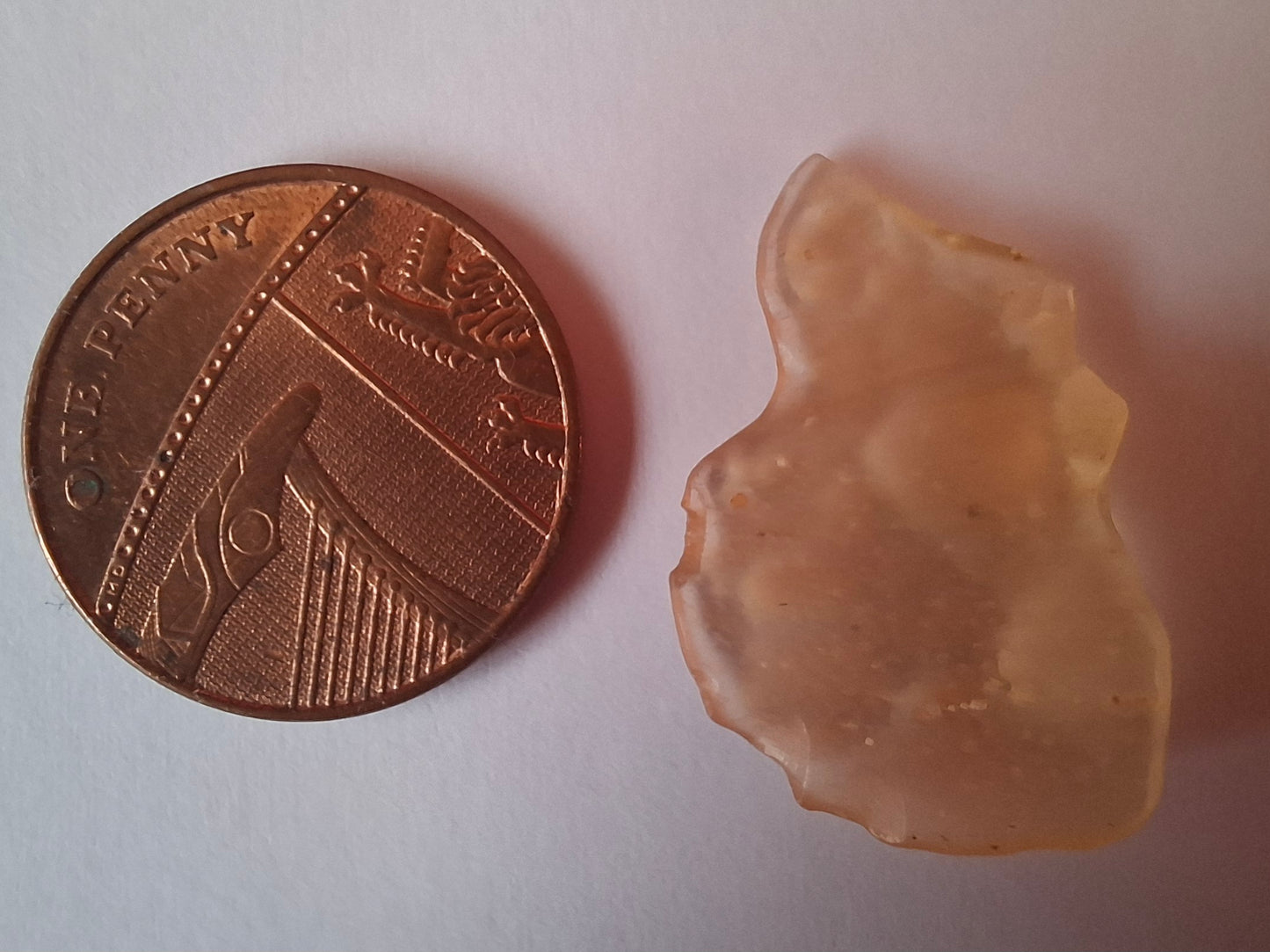 Libyan Desert Glass small Piece, 1.85g, Tektite (Ref: LE256)