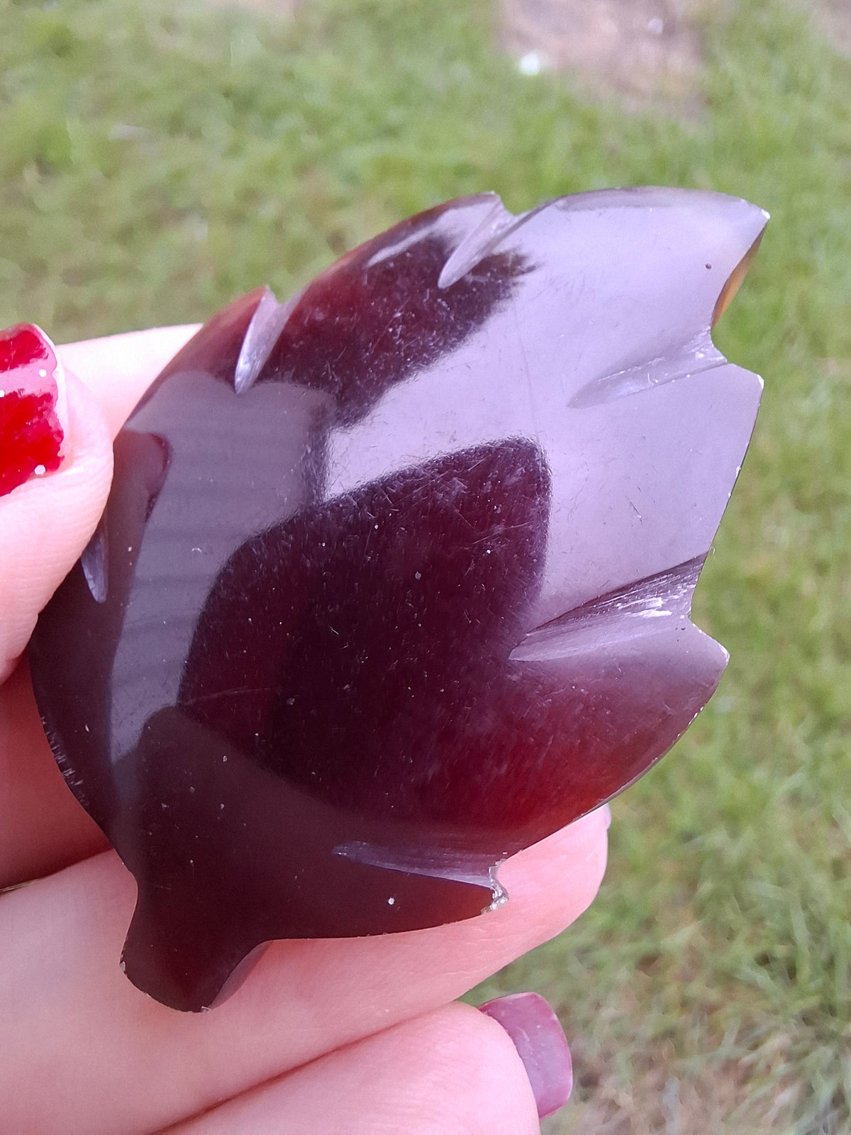 Red Amber Leaf Carving, 8.45g, Fossil (Ref: Leaf1)