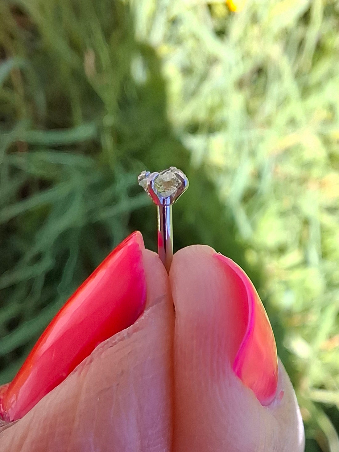 Moldavite (raw) NOSE STUD, 18G, L shape, Surgical steel, Tektite (Ref: N8)