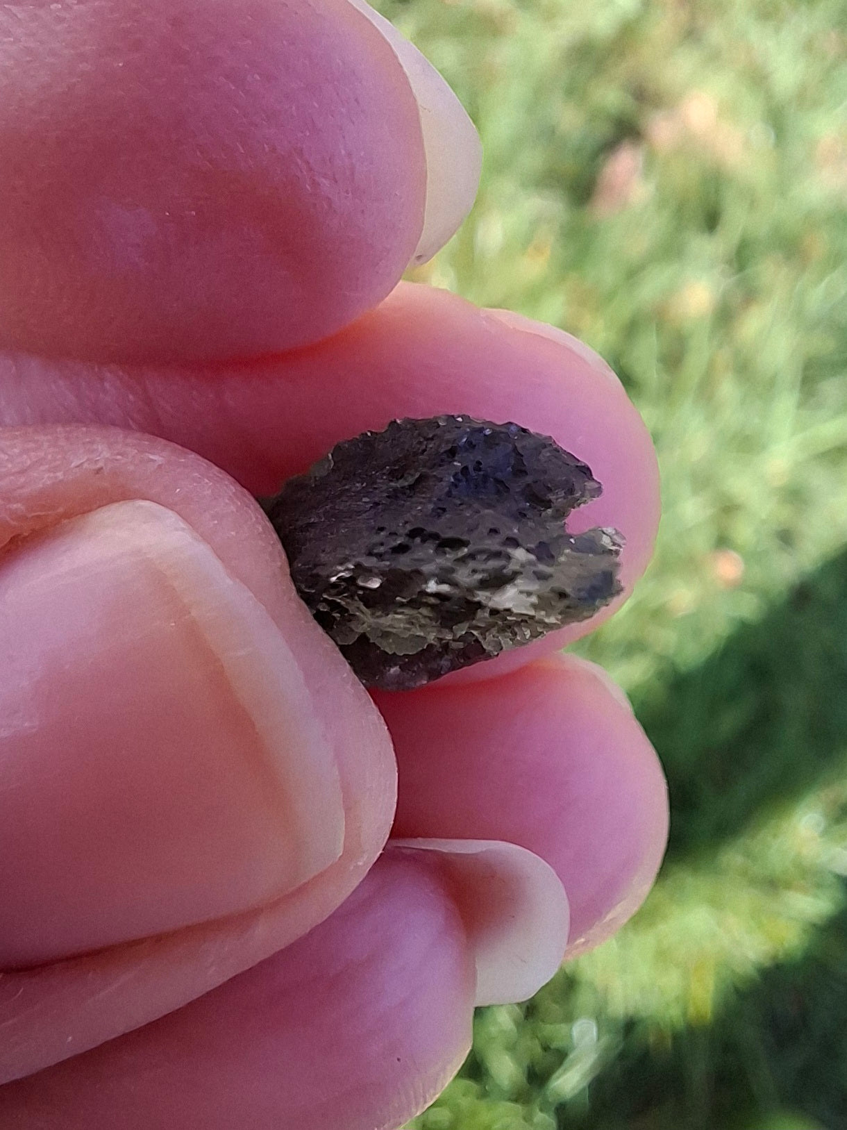 Moldavite Piece, 0.88g, Tektite (Ref: 1333)