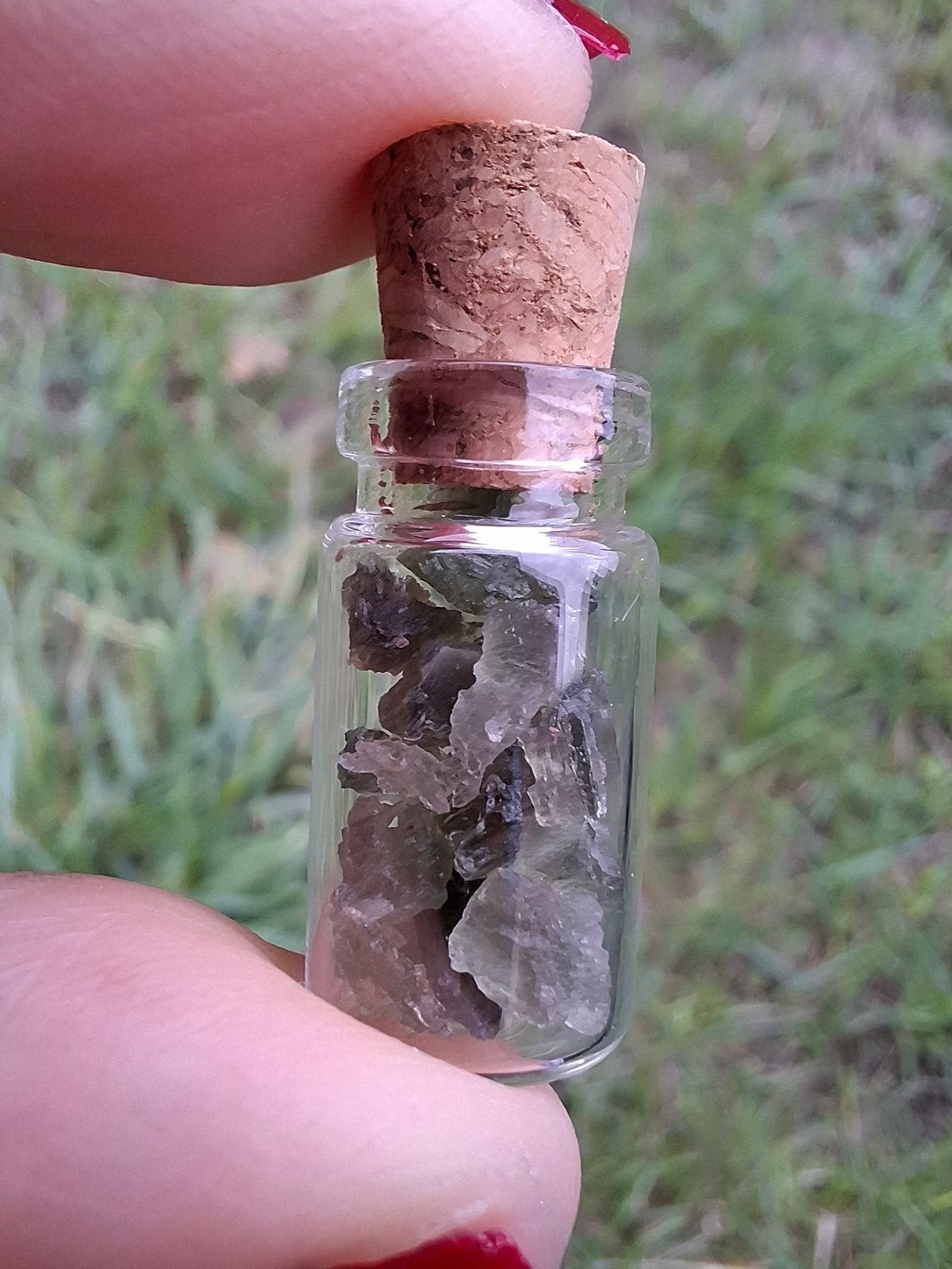 Moldavite Chips (1.00g) in 1ml Bottle, Tektite (Ref: B31)