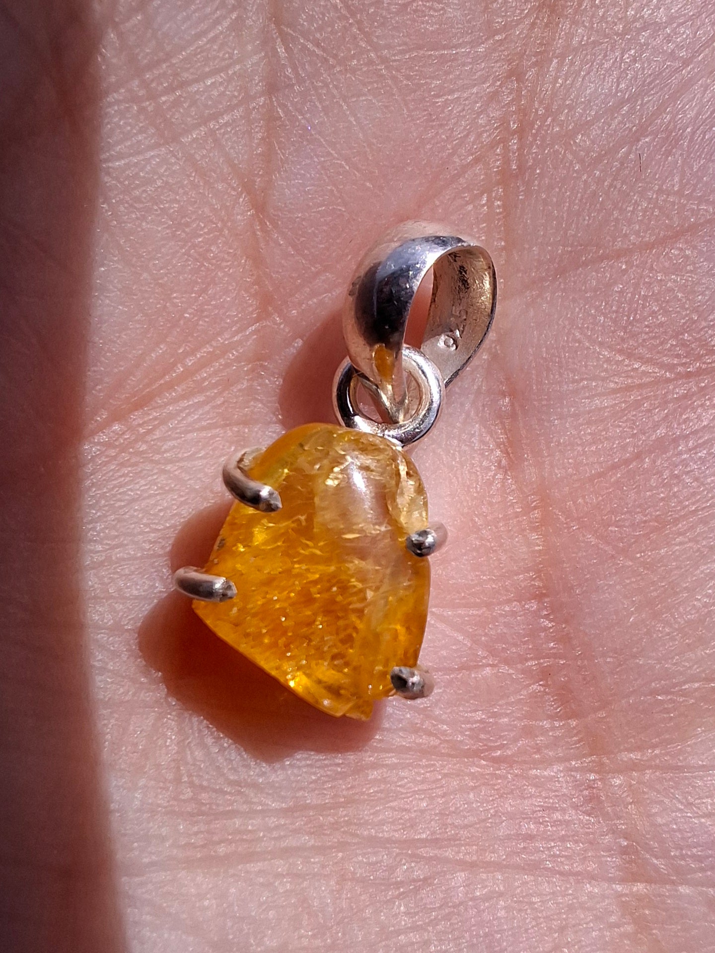 Baltic Amber Pendant, 925 Silver, Fossil (Ref: AP19)