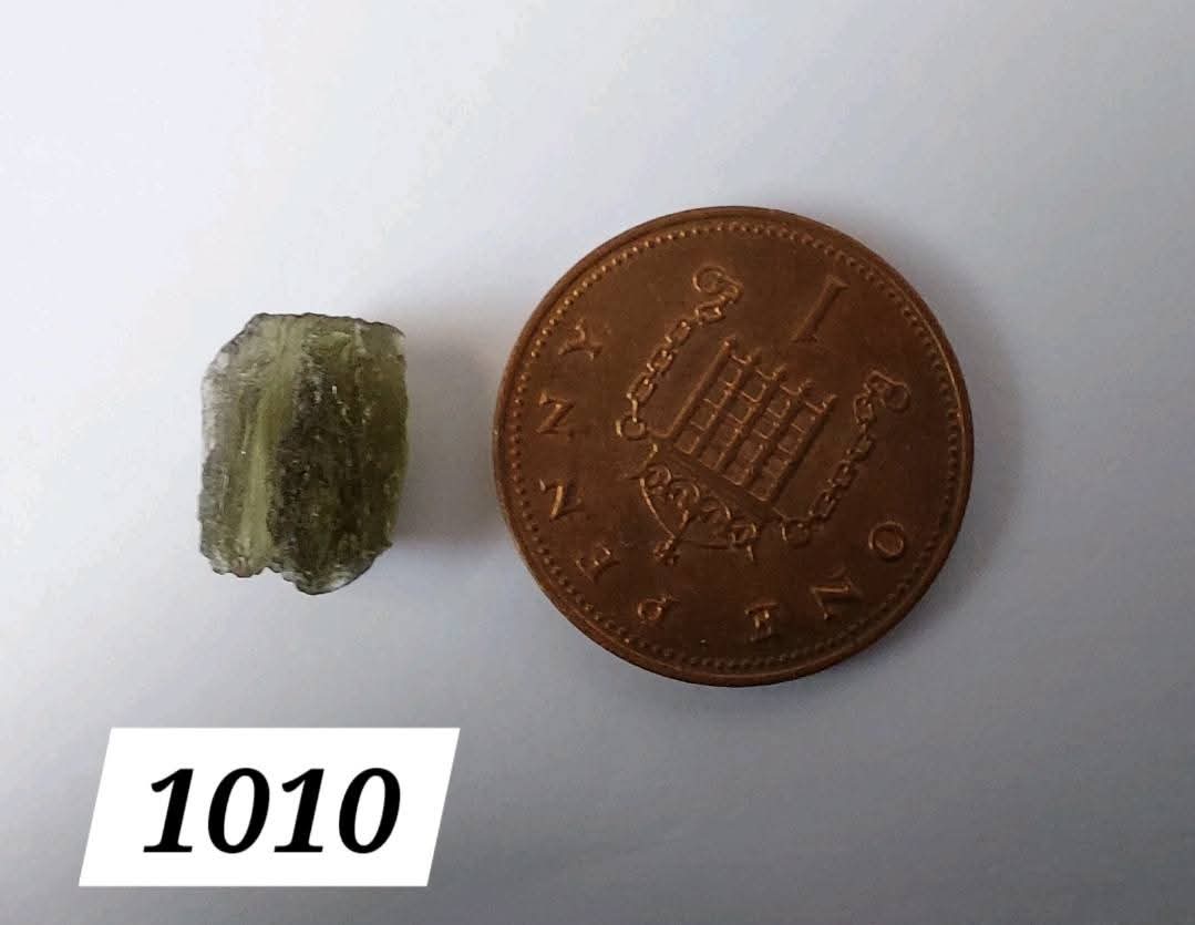 Moldavite Piece, 0.66g, Tektite (Ref: 1010)