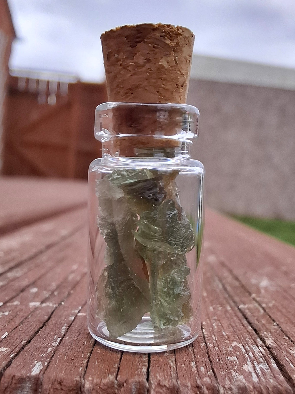 Moldavite Chips (1.00g) in 1ml Bottle, Tektite (Ref: B33)