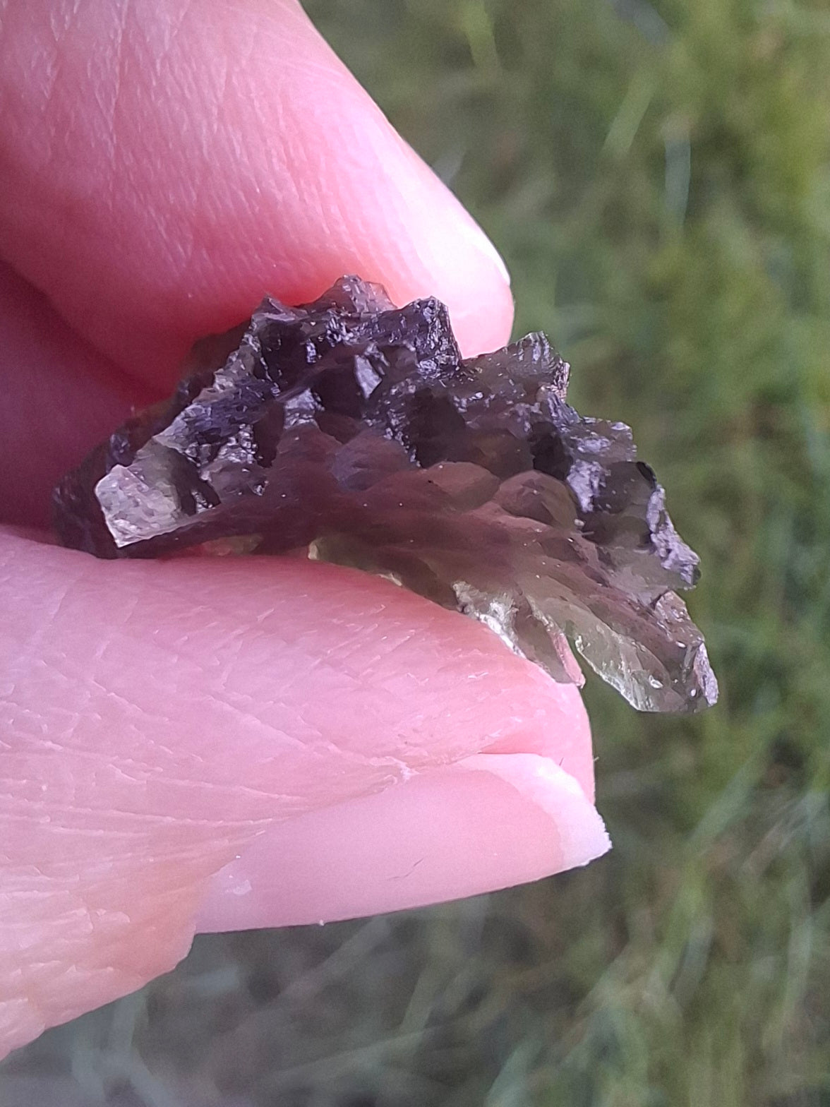 Moldavite Piece, JEZKOVNA BESEDNICE, 1.95g, Tektite (Ref: 1260)