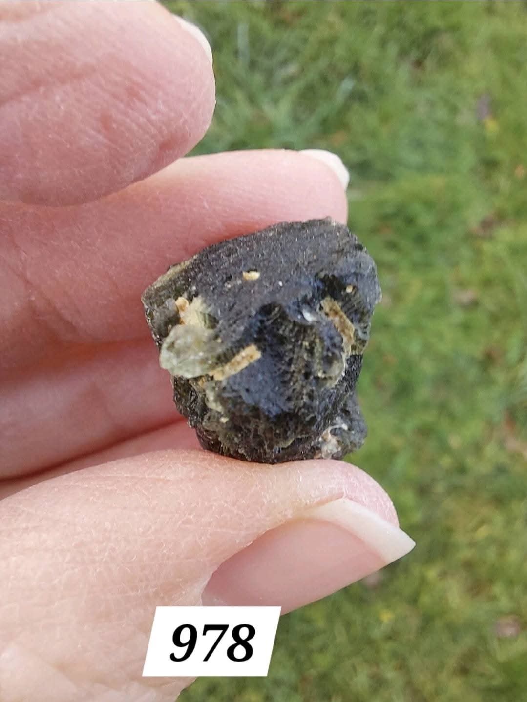 Moldavite Piece, NESMEN HURKA, 8.81g, Tektite (Ref: 978)