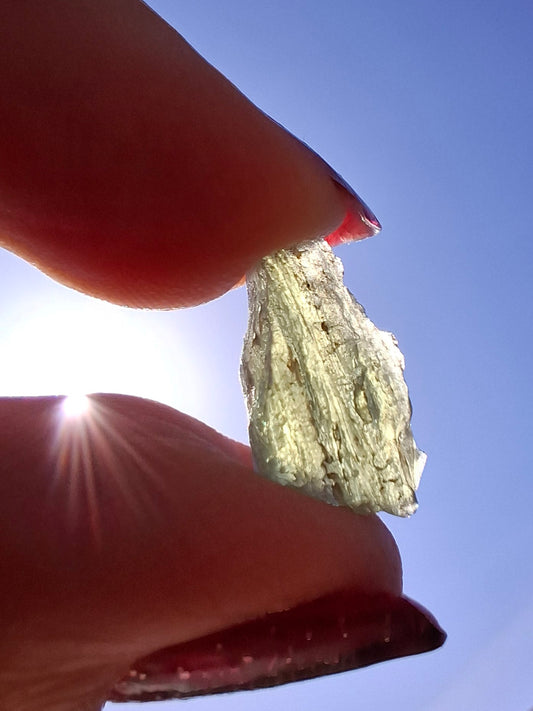 Moldavite Piece, 0.68g, Tektite (Ref: 1471)