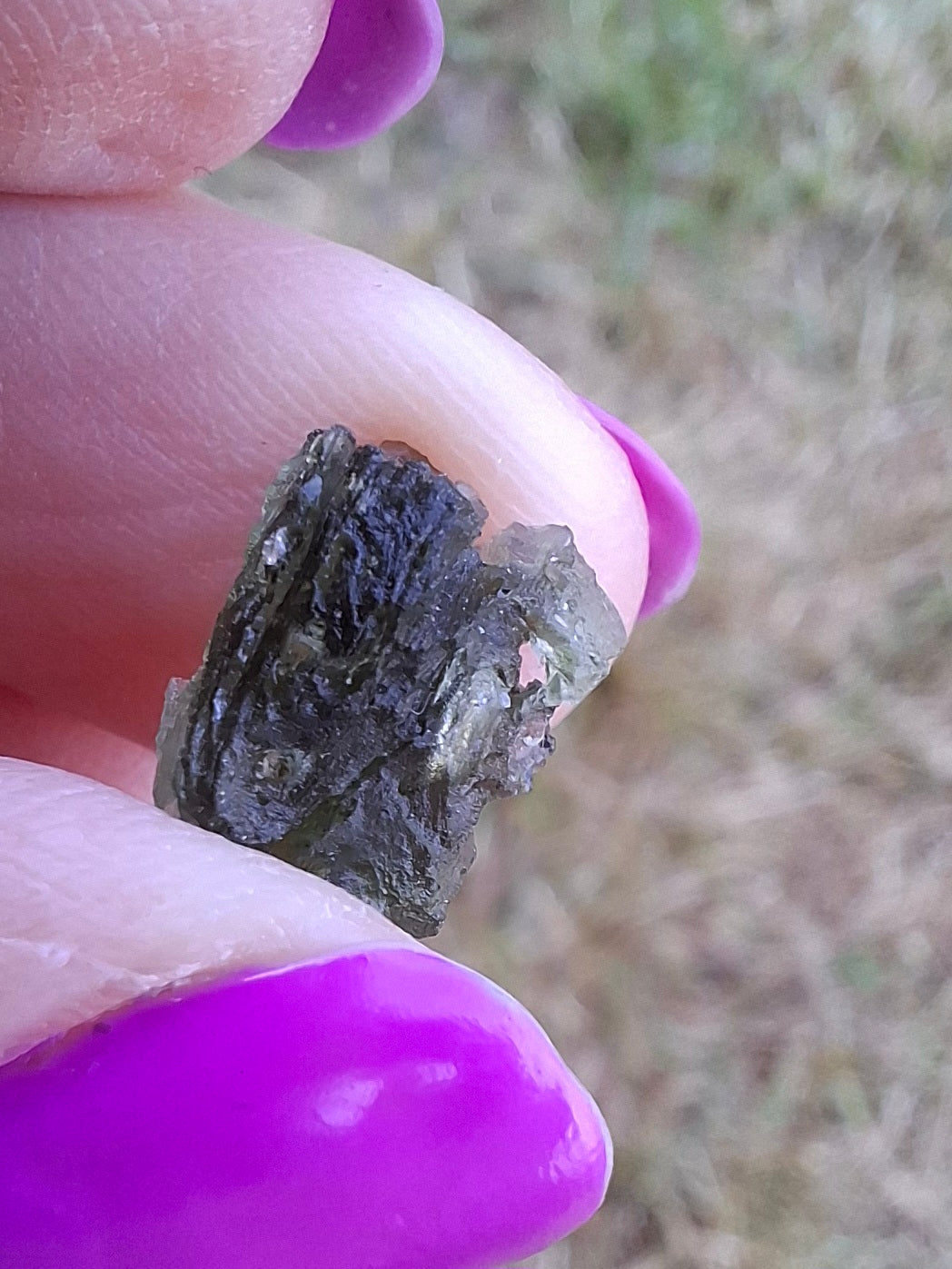 Moldavite Piece, 0.84g, Tektite (Ref: 1445)
