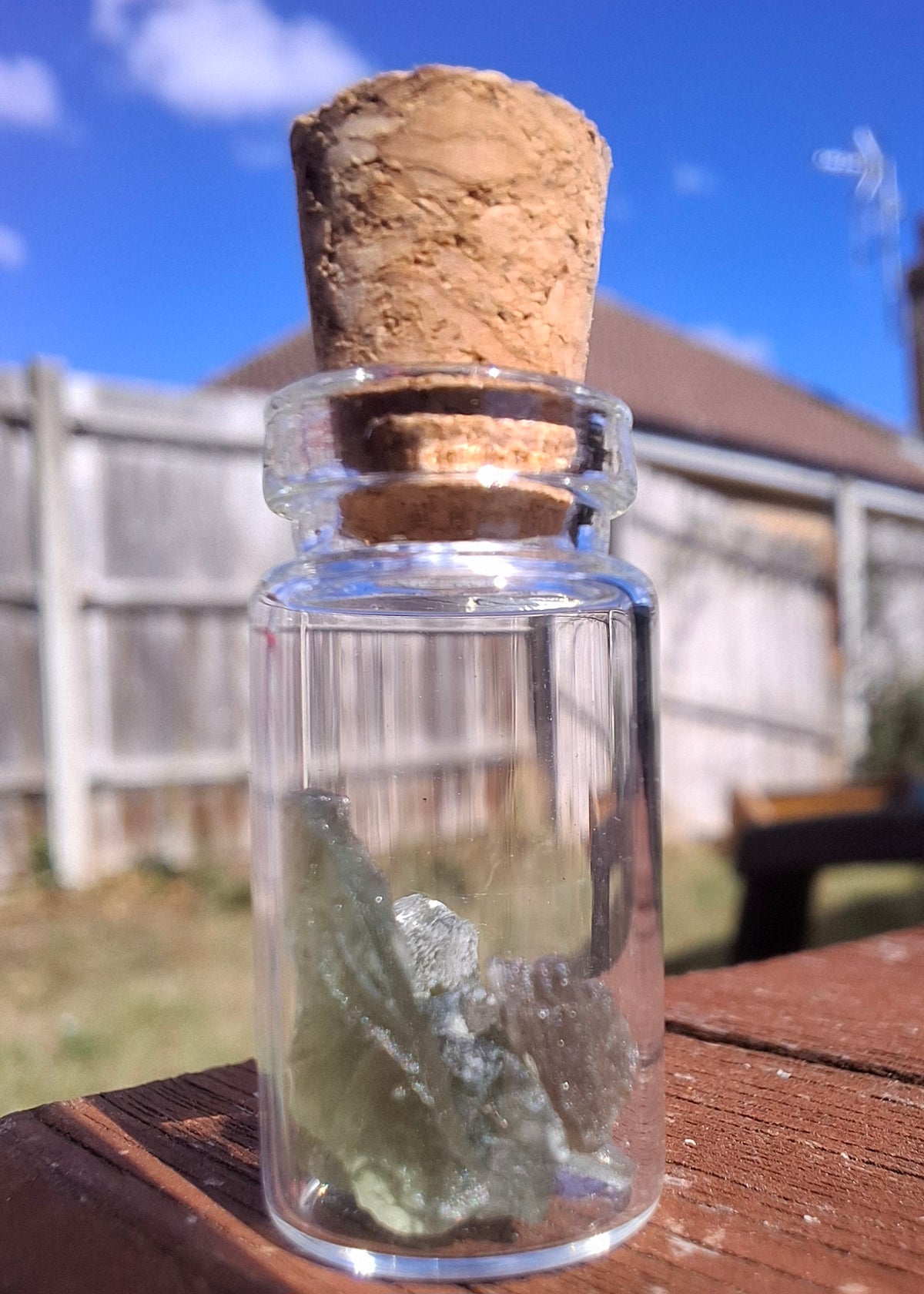Moldavite chips (0.50g) in 1ml Bottle, Tektite (Ref: B20)