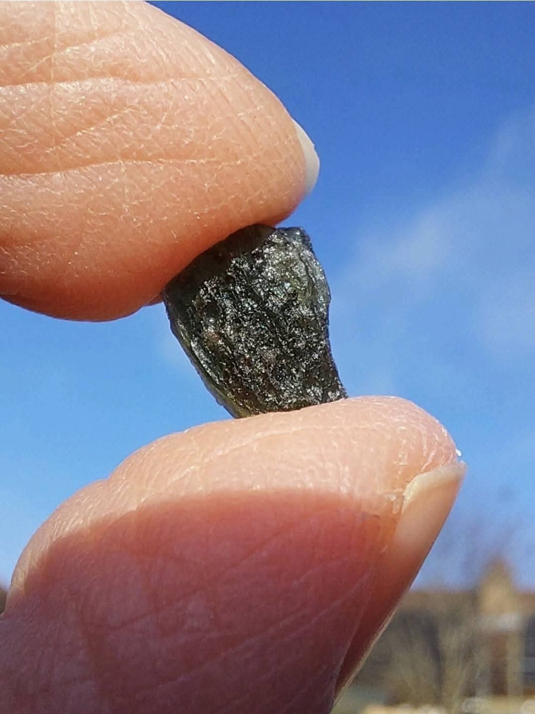 Moldavite Piece, 0.66g, Tektite (Ref: 1010)