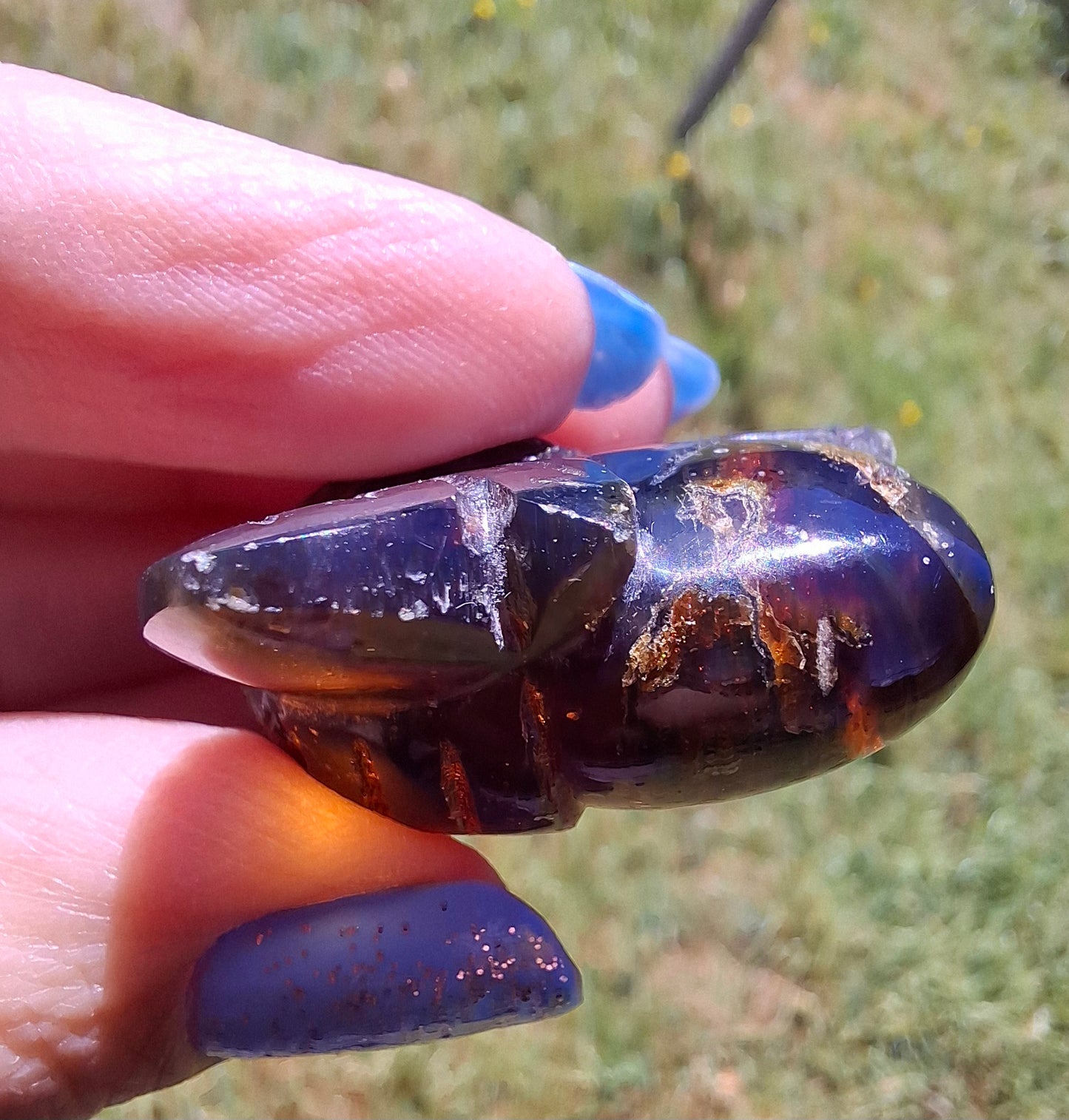Red Amber Honey Bee Carving, 10.66g, Fossil (Ref: Bee39)