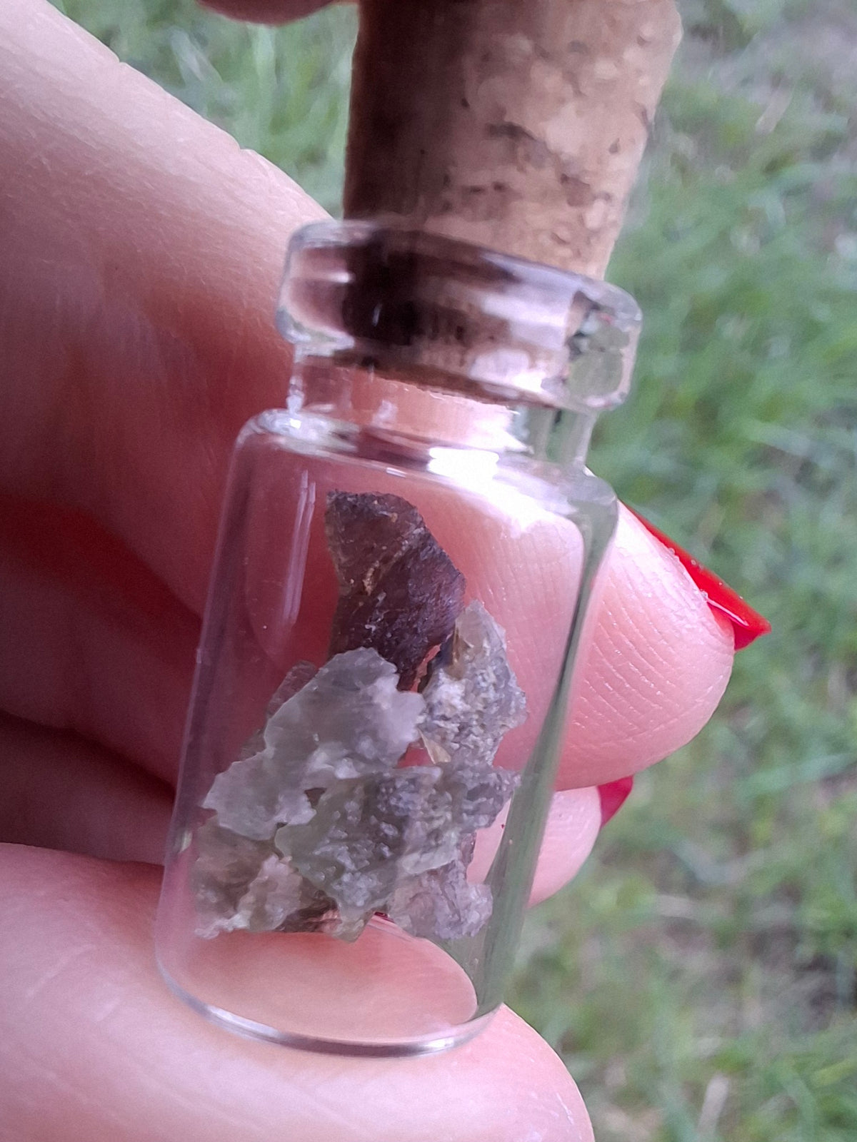 Moldavite Chips (0.50g) in 1ml Bottle, Tektite (Ref: B29)