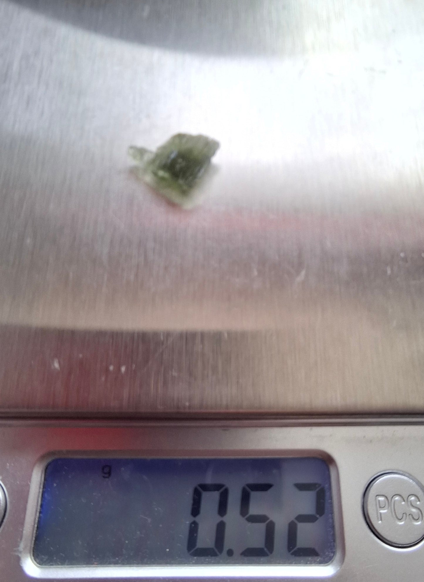 Moldavite Piece, 0.52g, Tektite (Ref: 1389)