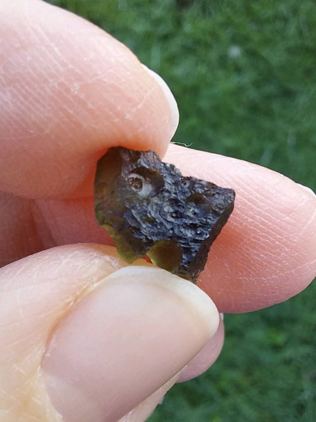 Moldavite Piece, 0.64g, Tektite (Ref: 927)