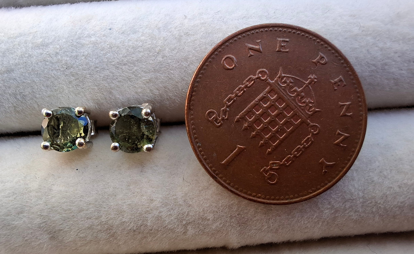 Moldavite (faceted), 5mm, STUD EARRINGS, 925 Silver, Tektite (Ref: Pair53)