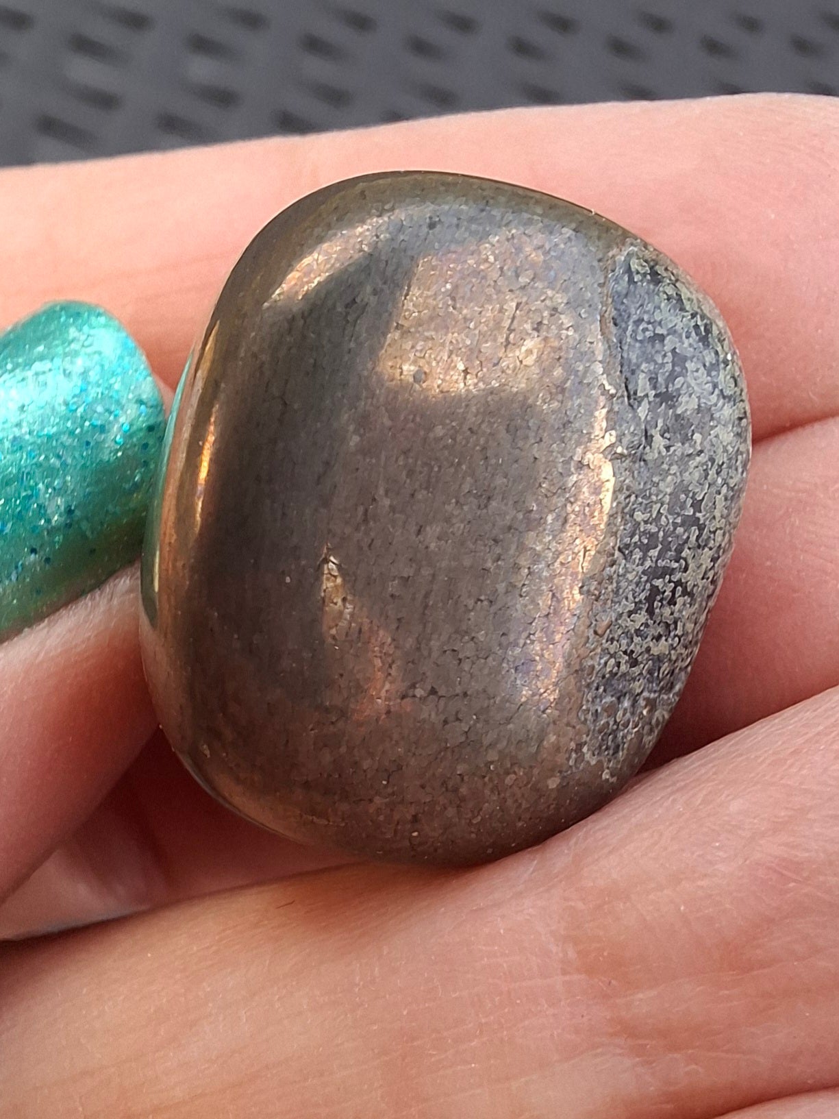 Apache Gold Tumble Stone, Crystal (Ref: T228)
