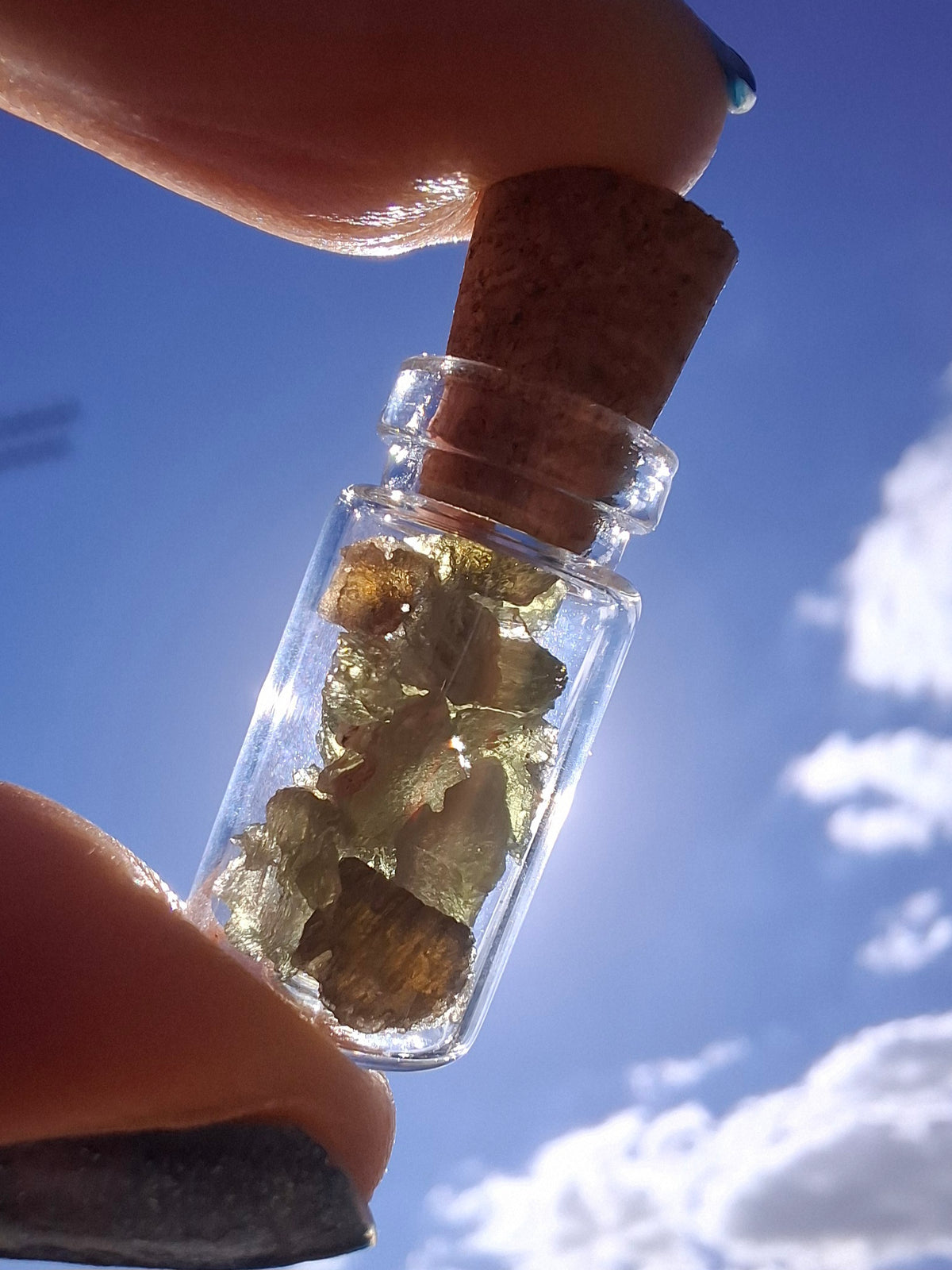 Moldavite Chips (1.00g) in 1ml Bottle, Tektite (Ref: B39)