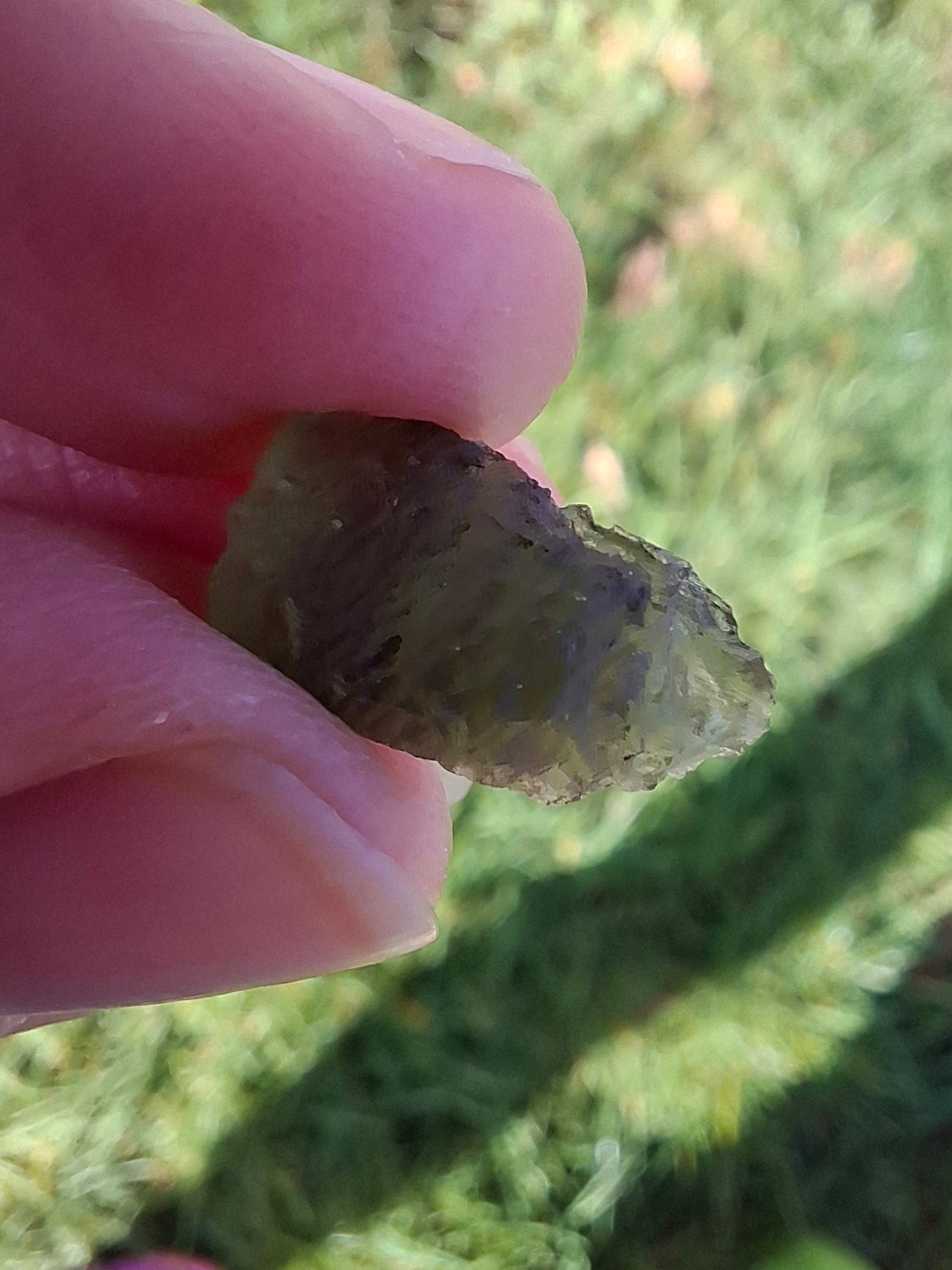 Moldavite Piece, 0.88g, Tektite (Ref: 1333)