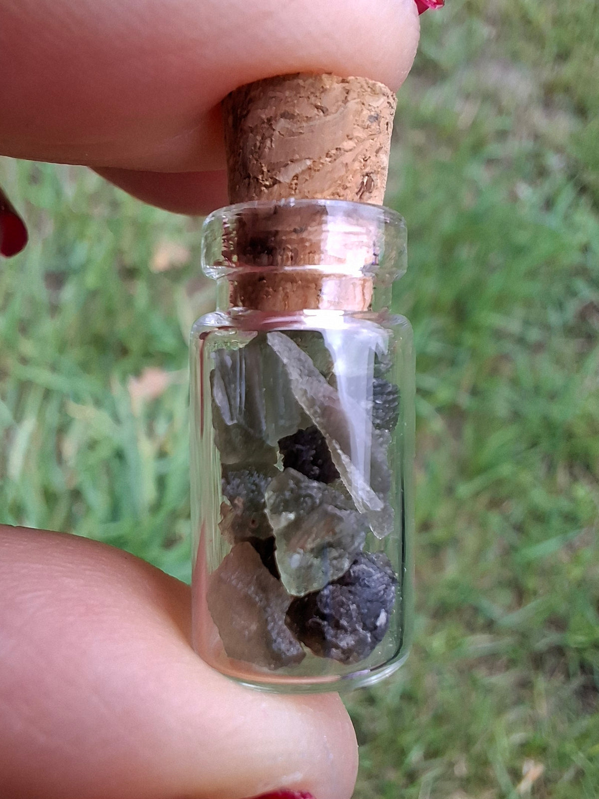 Moldavite Chips (1.00g) in 1ml Bottle, Tektite (Ref: B37)
