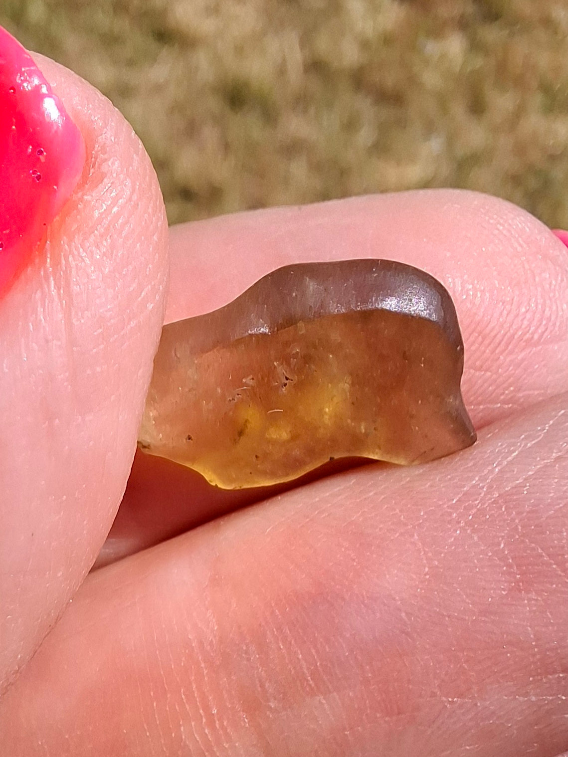 Libyan Desert Glass (darker) Piece, 0.95g, Tektite (Ref: L1363)