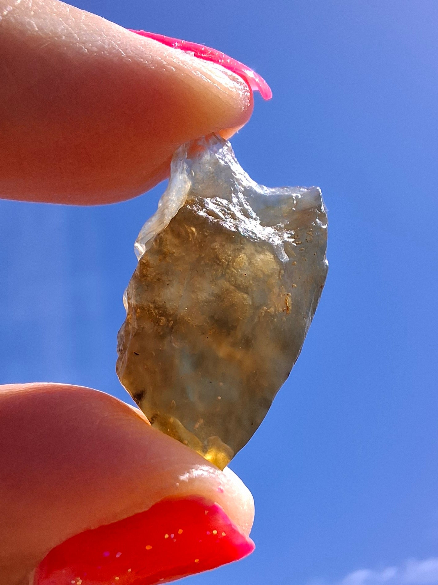 Libyan Desert Glass (darker) piece, 2.88g, Tektite (Ref: L1358)