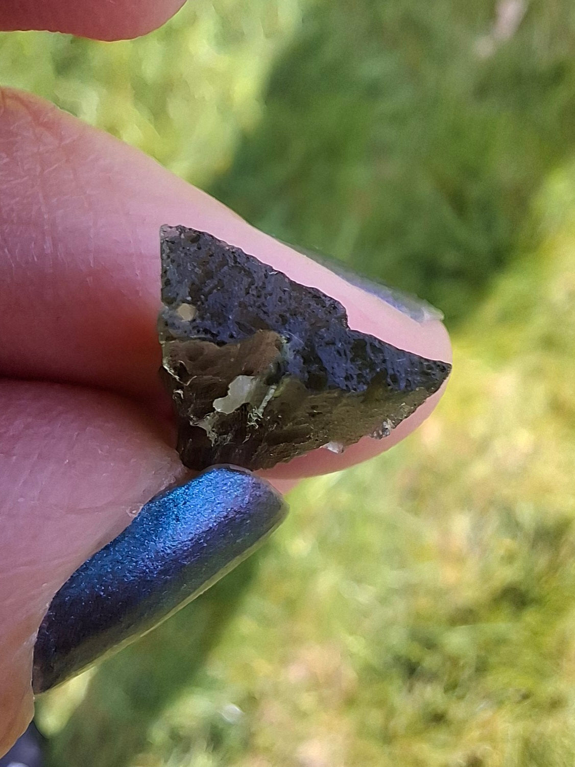 Moldavite Piece, 0.93g, Tektite (Ref: 1391)