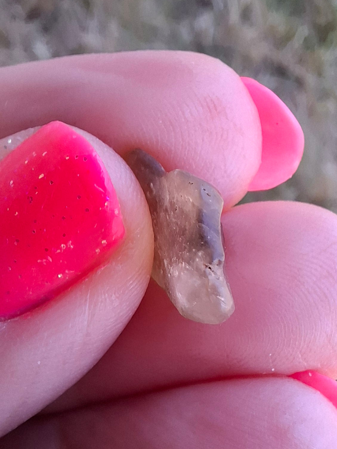 Libyan Desert Glass (darker) Piece, 0.95g, Tektite (Ref: L1363)